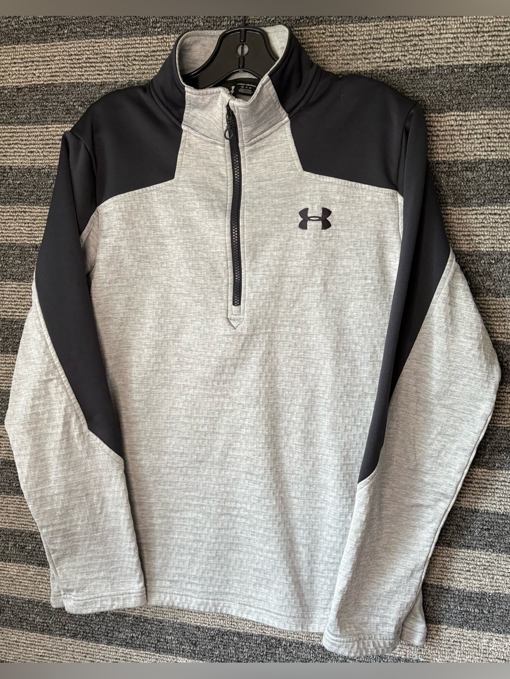 Under Armour Heat Gear Gamut Quarter Zip Light Gray Black Pullover Medium EUC